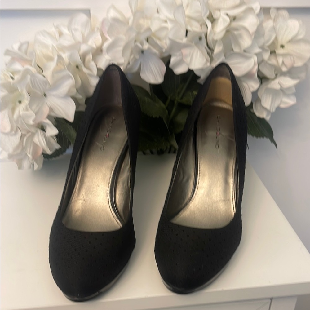 Bandolino Black Suede Heels Classic Pumps